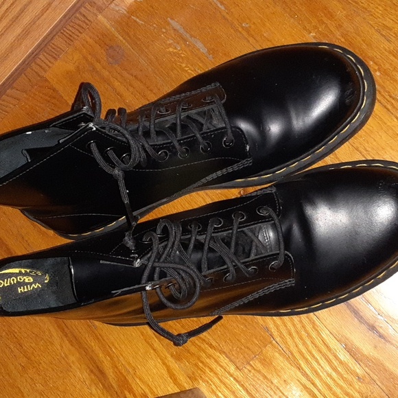 Dr. Martens - Picture 2 of 5